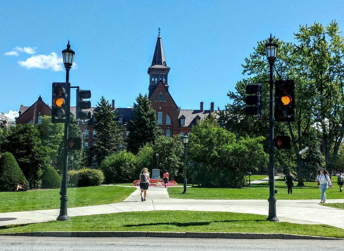 Navigating Shuttle Services from Burlington, VT to Middlebury College